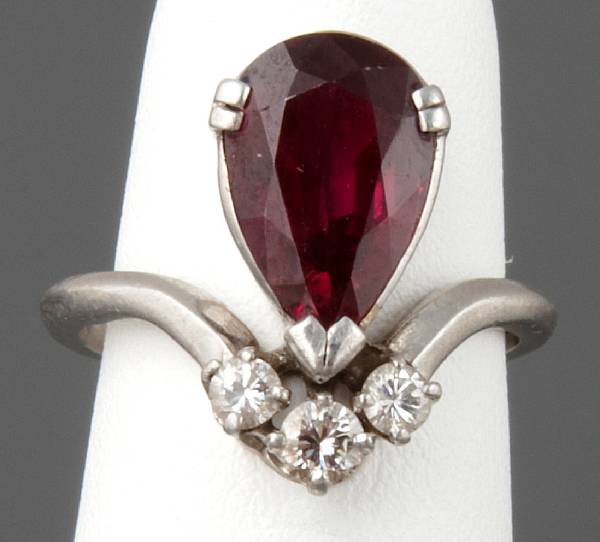 Appraisal: A ruby diamond and platinum ring centering a pear shape