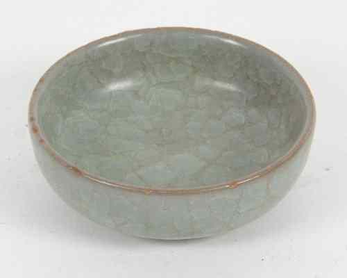 Appraisal: A Chinese crackle glaze bowl of celadon colour cm diameter