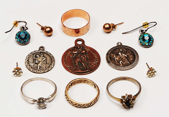 Appraisal: A small collection of miscellaneous jewelleryincluding a ct gold wedding