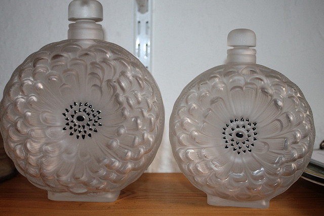 Appraisal: A LALIQUE LARGE CONTEMPORARY SCENT BOTTLE of open flower head