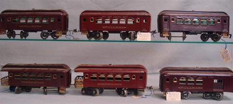 Appraisal: Lionel standard gauge cars some scratches and paint loss Estimate