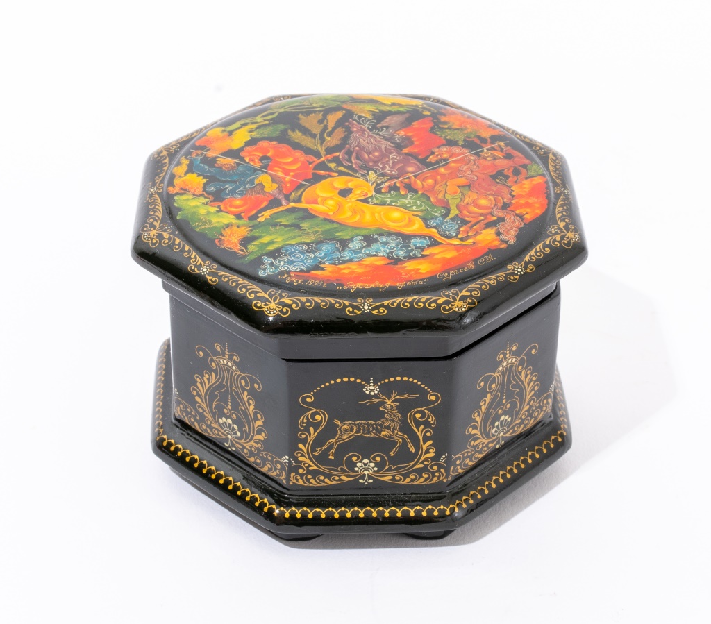 Appraisal: RUSSIAN LACQUER OCTAGONAL BOX PALEKH Russian lacquer octagonal table box