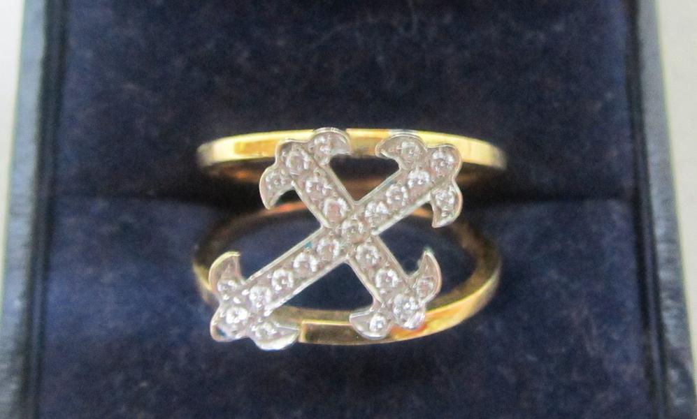 Appraisal: A DIAMOND CROSS RING IN CT A DIAMOND CROSS RING