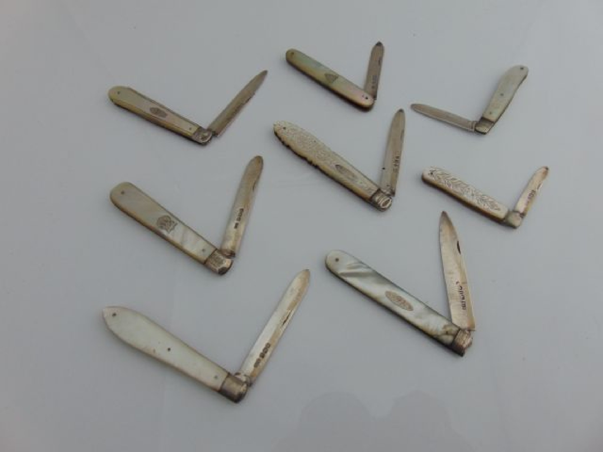 Appraisal: A miscellaneous collection of eight silver fruit knives each with