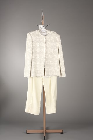 Appraisal: Andr Lau Two-tone beige silk rayon jacket with button-down short