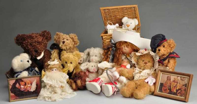 Appraisal: Lot of Collectible Bears Dolls Description Little Souls cloth doll