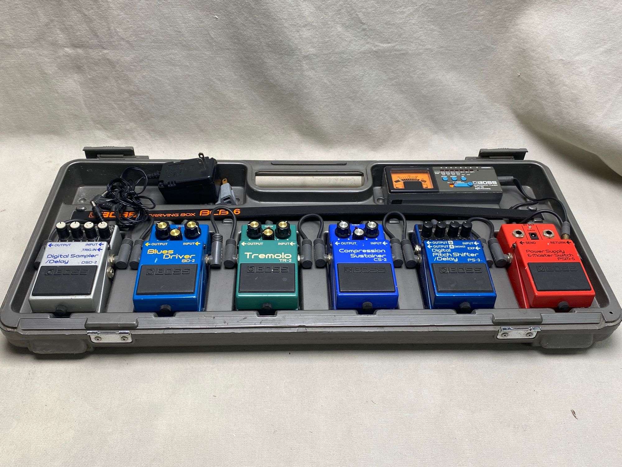 Appraisal: Loaded Boss pedalboard incl DSD- BD- TR- CS- PS- PSM-