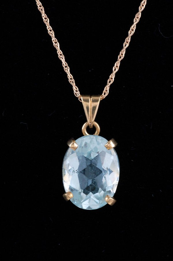 Appraisal: Aquamarine pendant in marked K yellow gold basket setting with