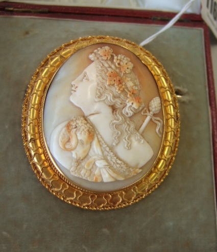 Appraisal: A Victorian gold mounted oval shell cameo brooch designed as