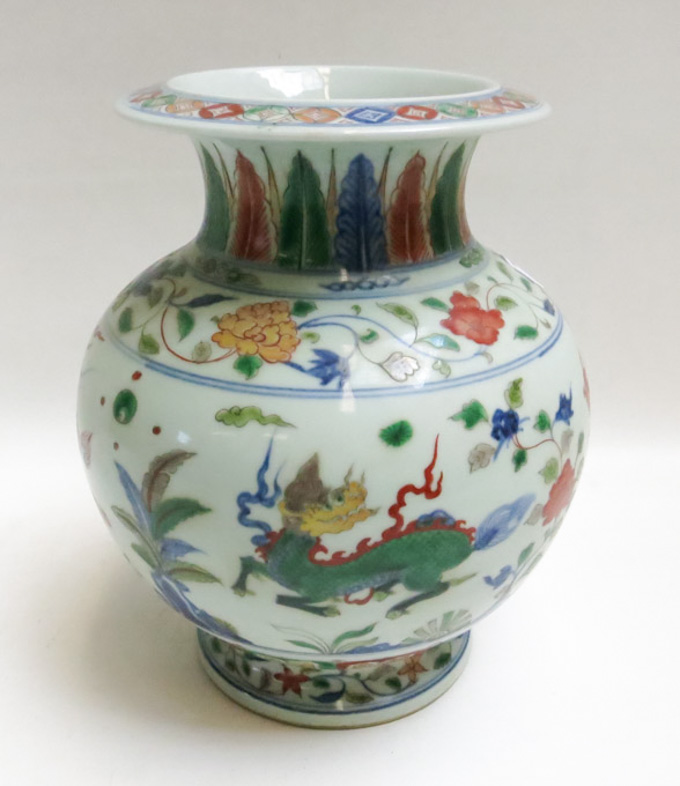 Appraisal: CHINESE WUCAI PORCELAIN VASE a globular vessel with rimfoot short