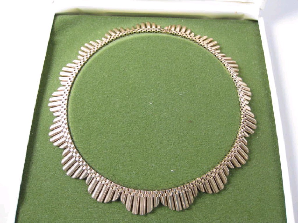 Appraisal: A ct gold flexible link Collarette approx gms