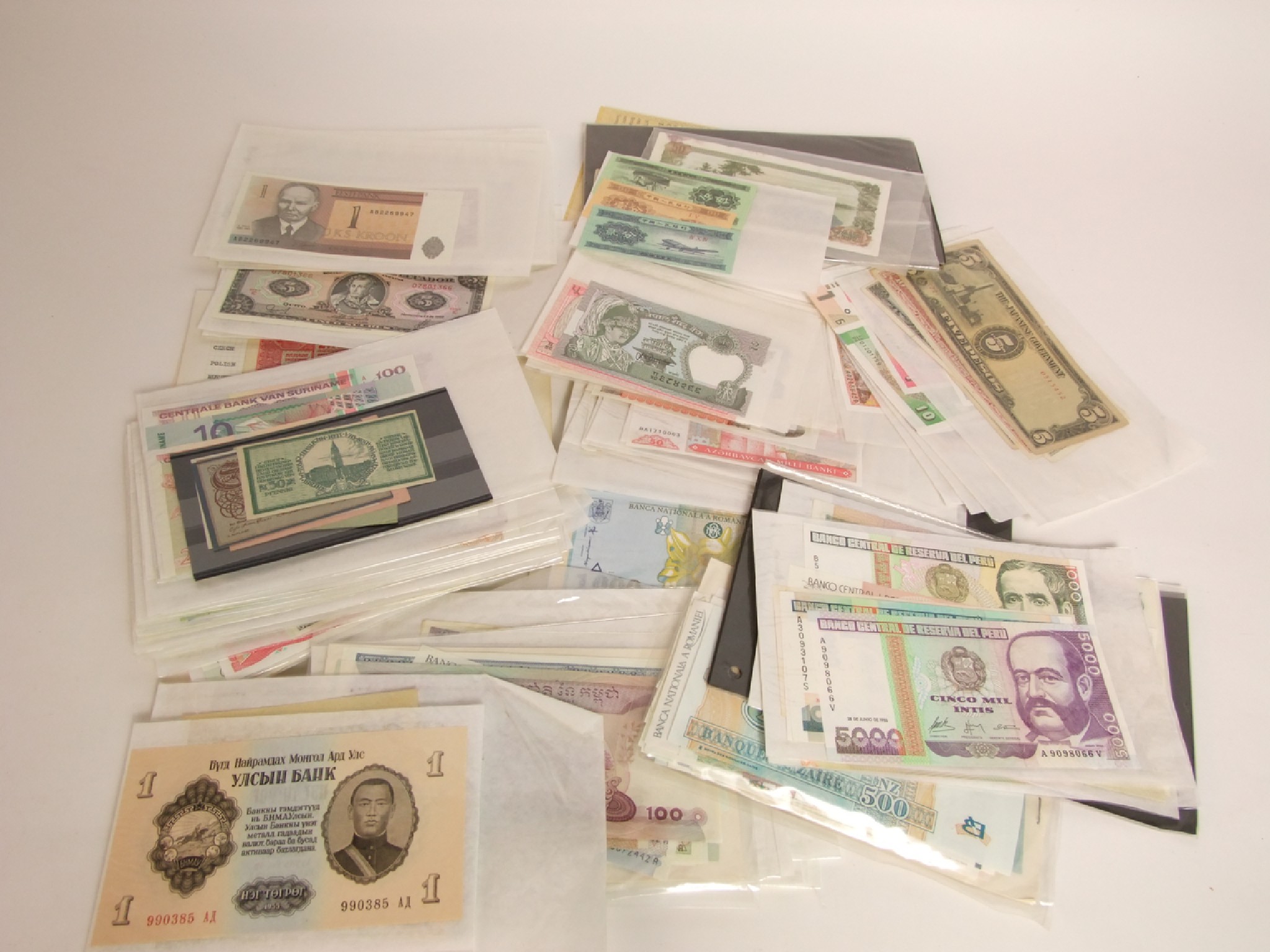 Appraisal: A collection of plus GB and World bank notes