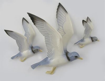 Appraisal: A Poole Pottery set of three graduated seagull wall hangings