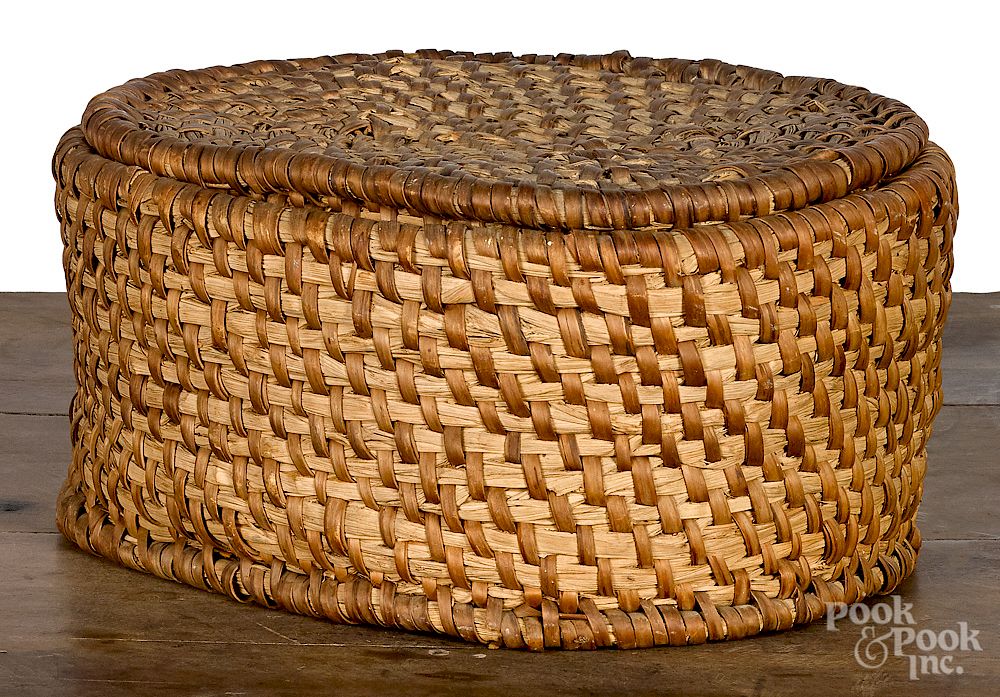 Appraisal: Unusual Pennsylvania lidded rye straw oval basket Unusual Pennsylvania lidded