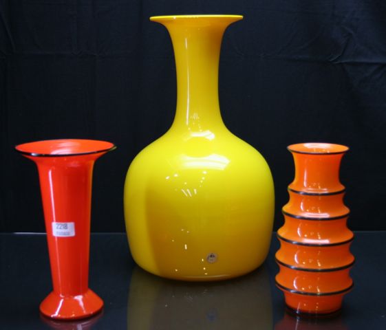 Appraisal: A collection of opaque glass vases various sizes and colours