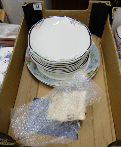 Appraisal: A collection of pottery to include Juno dinner plates Doulton