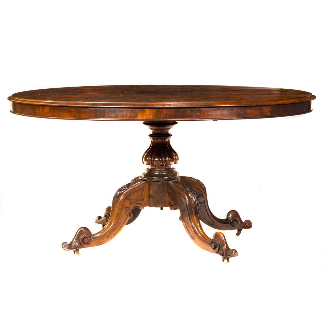 Appraisal: A VICTORIAN ROSEWOOD CENTER TABLE A Victorian rosewood center table