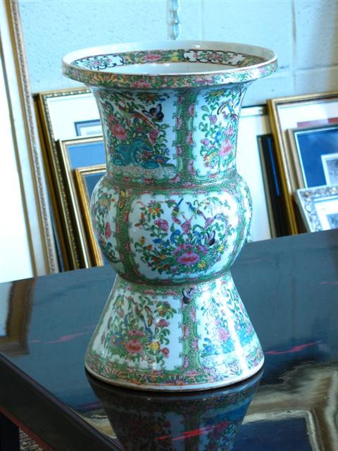 Appraisal: CHINESE ROSE MEDALLION VASE Late th century repaired rim -