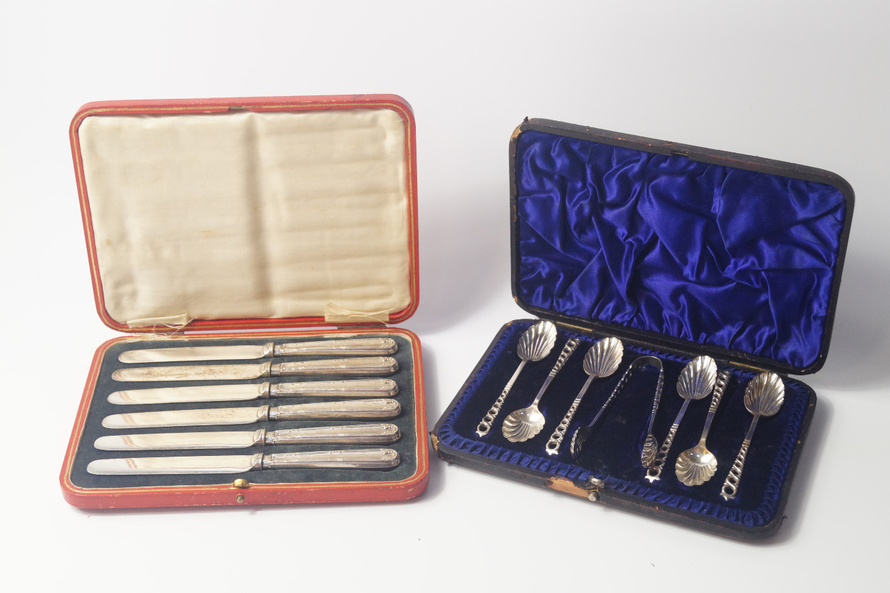 Appraisal: A set of six Victorian silver teaspoons and a pair