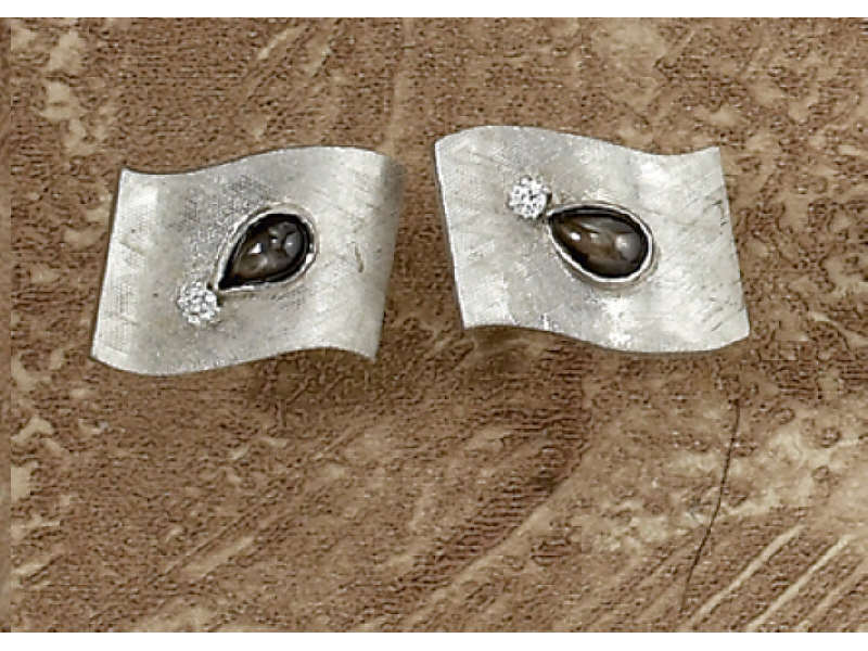 Appraisal: BLACK STAR SAPPHIRE AND DIAMOND CUFF LINKS k white gold