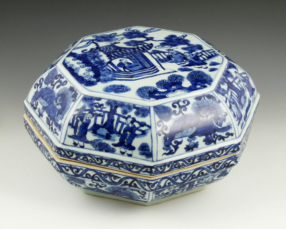 Appraisal: - th th C Chinese Blue and White Box th