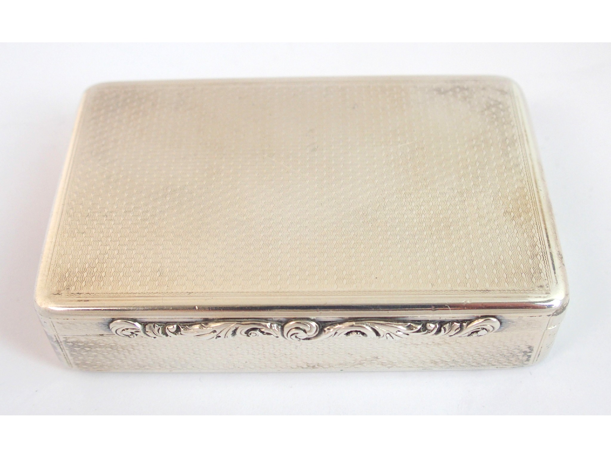 Appraisal: A silver snuff boxby Charles Rawlings and William Summers London