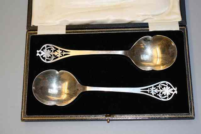 Appraisal: A PAIR OF SILVER SERVING SPOONS with shaped bowls and