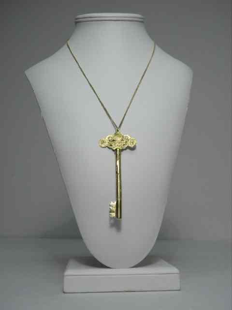 Appraisal: A Chinese kt yellow gold skeleton style key with link