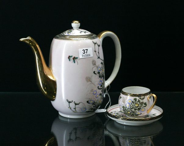 Appraisal: A th century Japanese teaset with a teapot creamer sucrier