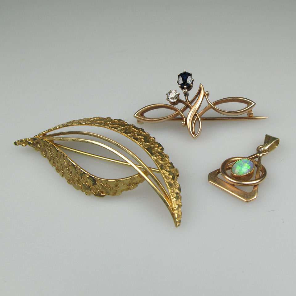 Appraisal: k Yellow Gold Brooch set with a small oval cut