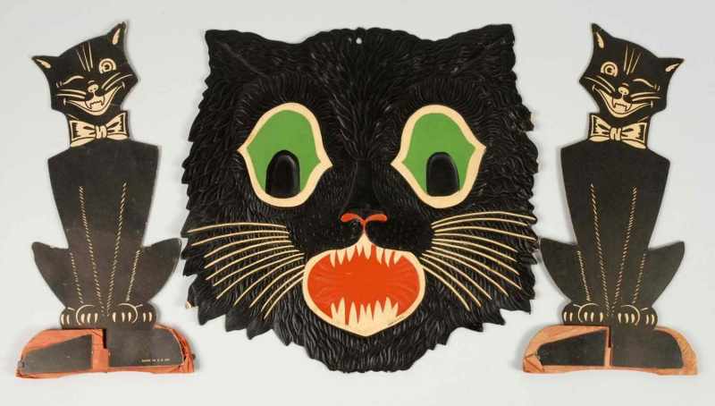 Appraisal: Lot of Die-Cut Halloween Pieces Description Includes two standing cats