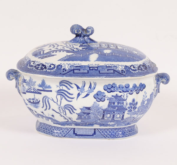 Appraisal: Vintage Blue Willow covered tureen marked semi china approx h