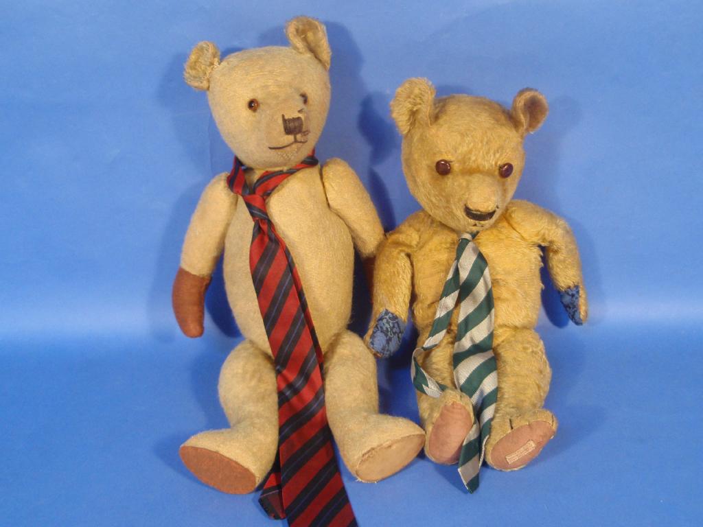 Appraisal: Two teddy bears