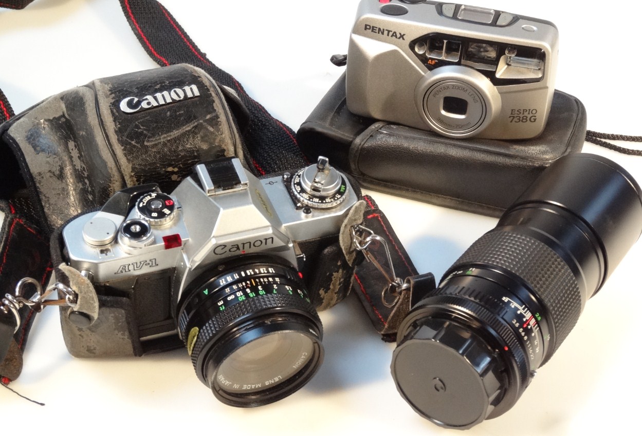 Appraisal: A Canon AV- camera with lens etc