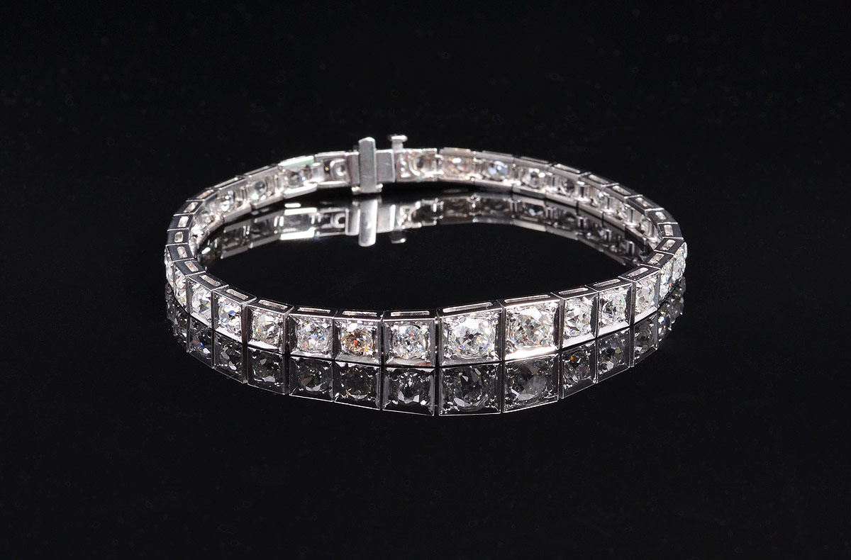 Appraisal: PLATINUM CTW DIAMOND LINE BRACELET 's retro deco line box