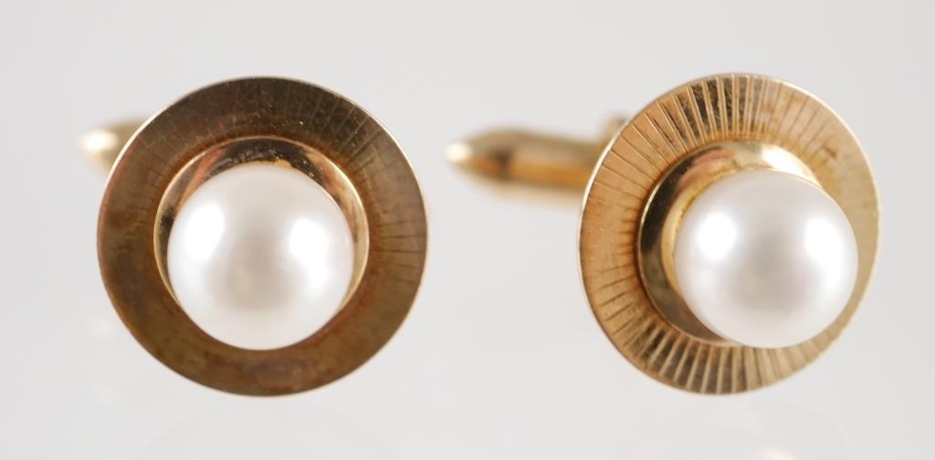 Appraisal: Pair of K yellow gold cuff links each with one