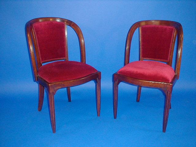 Appraisal: A set of mahogany dining chairs with serpentine seats fluted