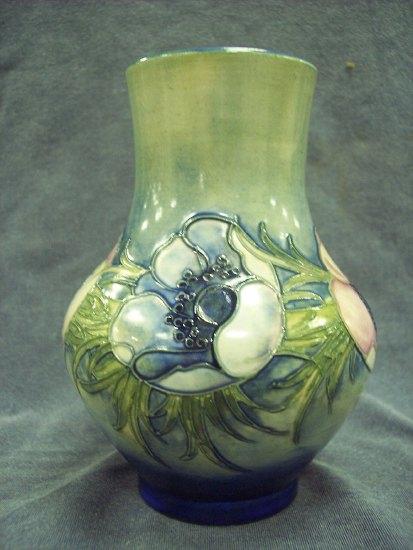 Appraisal: An Anemone pattern salt glaze vase of green ground with