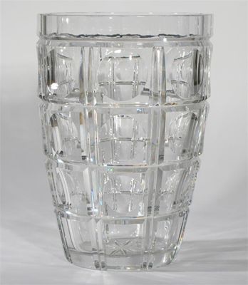 Appraisal: An English cut glass vase bucket form with columns of