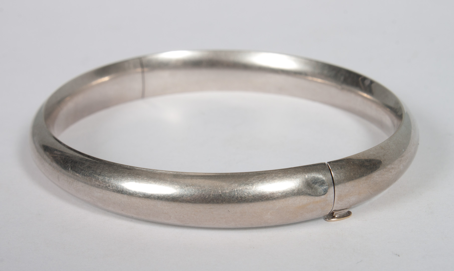 Appraisal: EternaGold white gold bangle bracelet marked K Dominican Republic grams