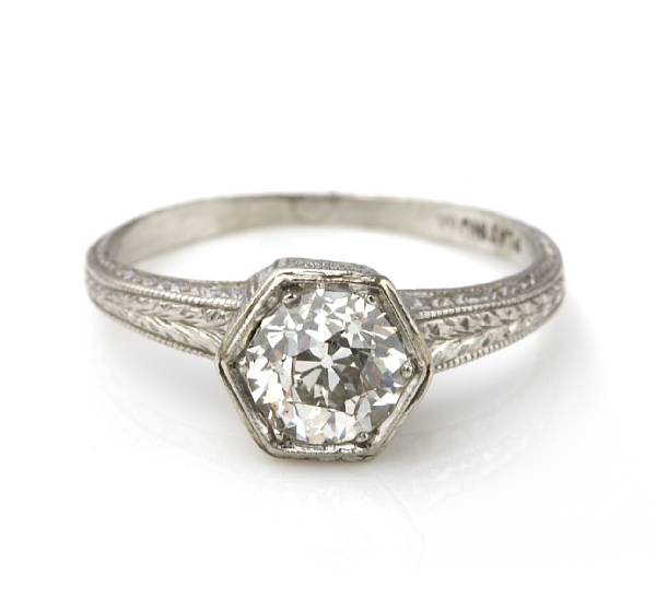 Appraisal: An art deco diamond ring set with an old European-cut