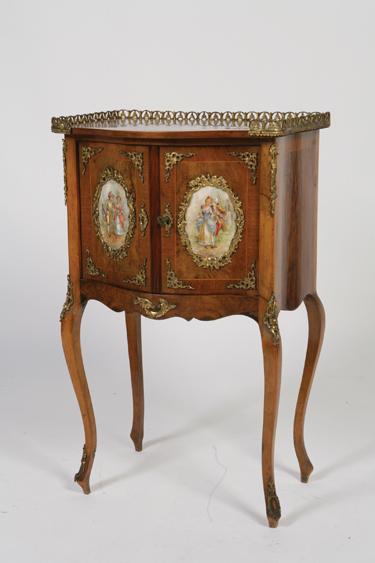 Appraisal: A LOUIS XV STYLE SIDE TABLE the serpentine fronted top