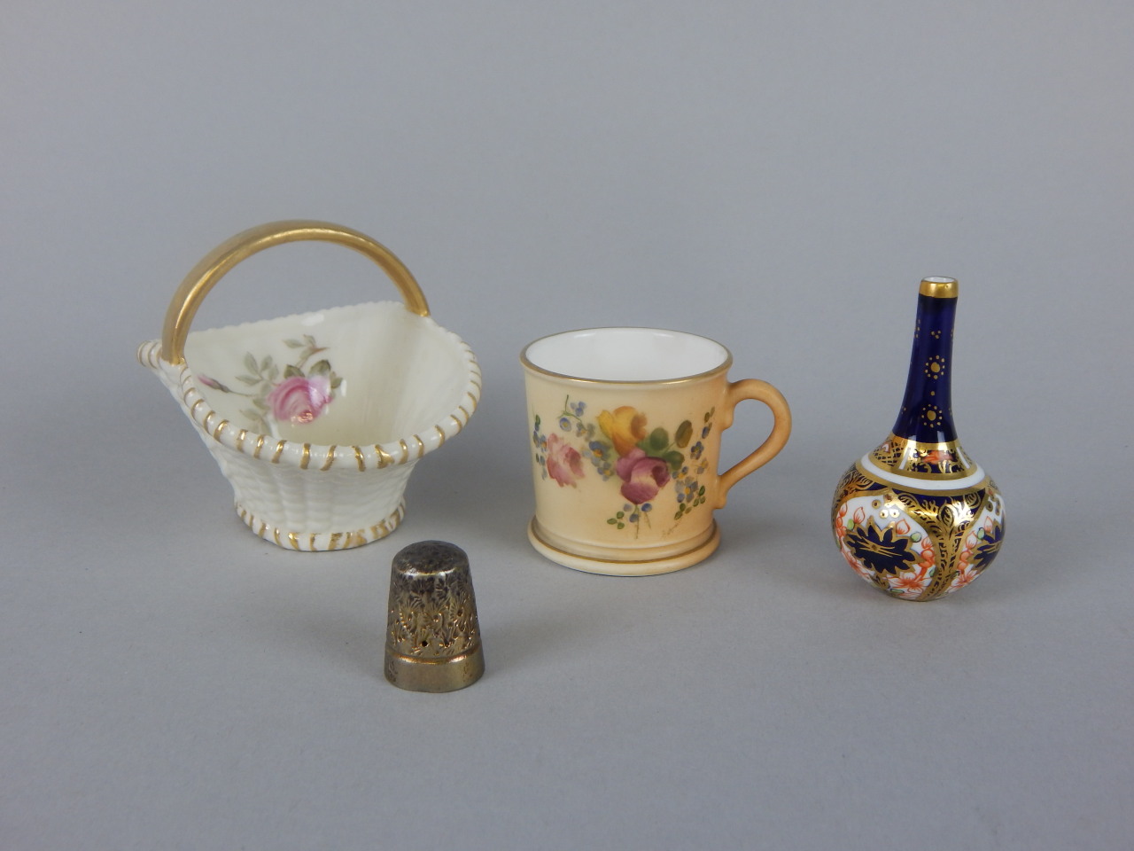 Appraisal: Various items of small china to include a Worcester basket