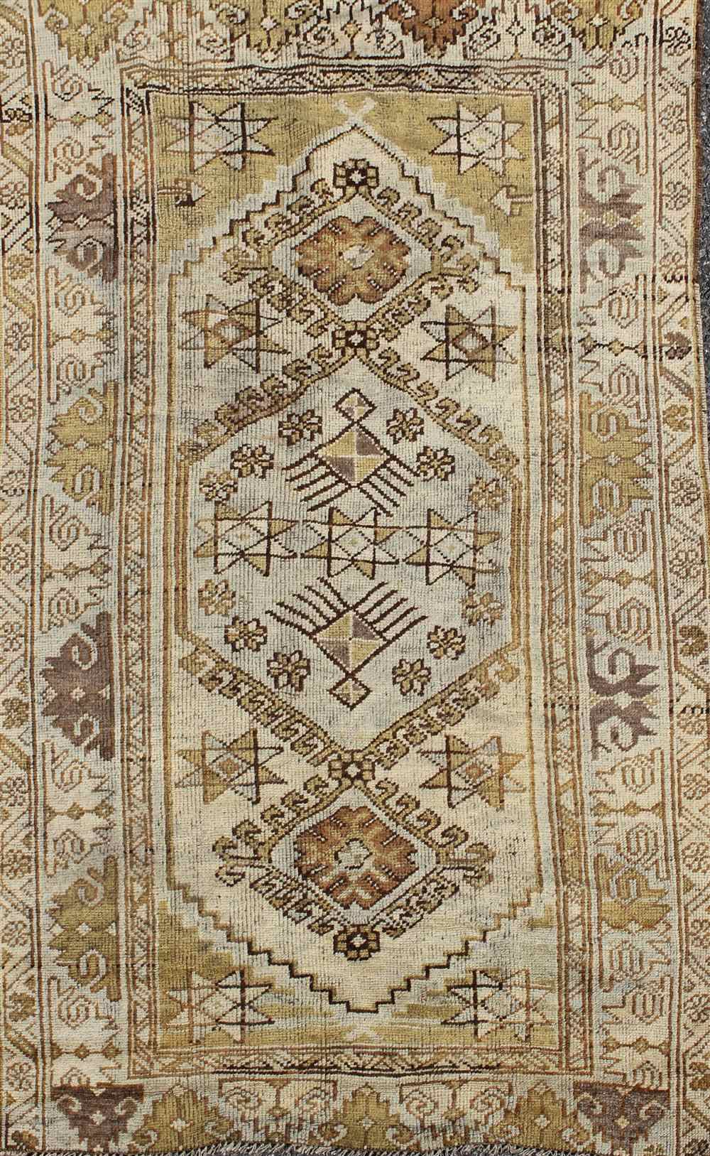 Appraisal: OUSHAK RUG approx ' x ' '' retail tag Provenance