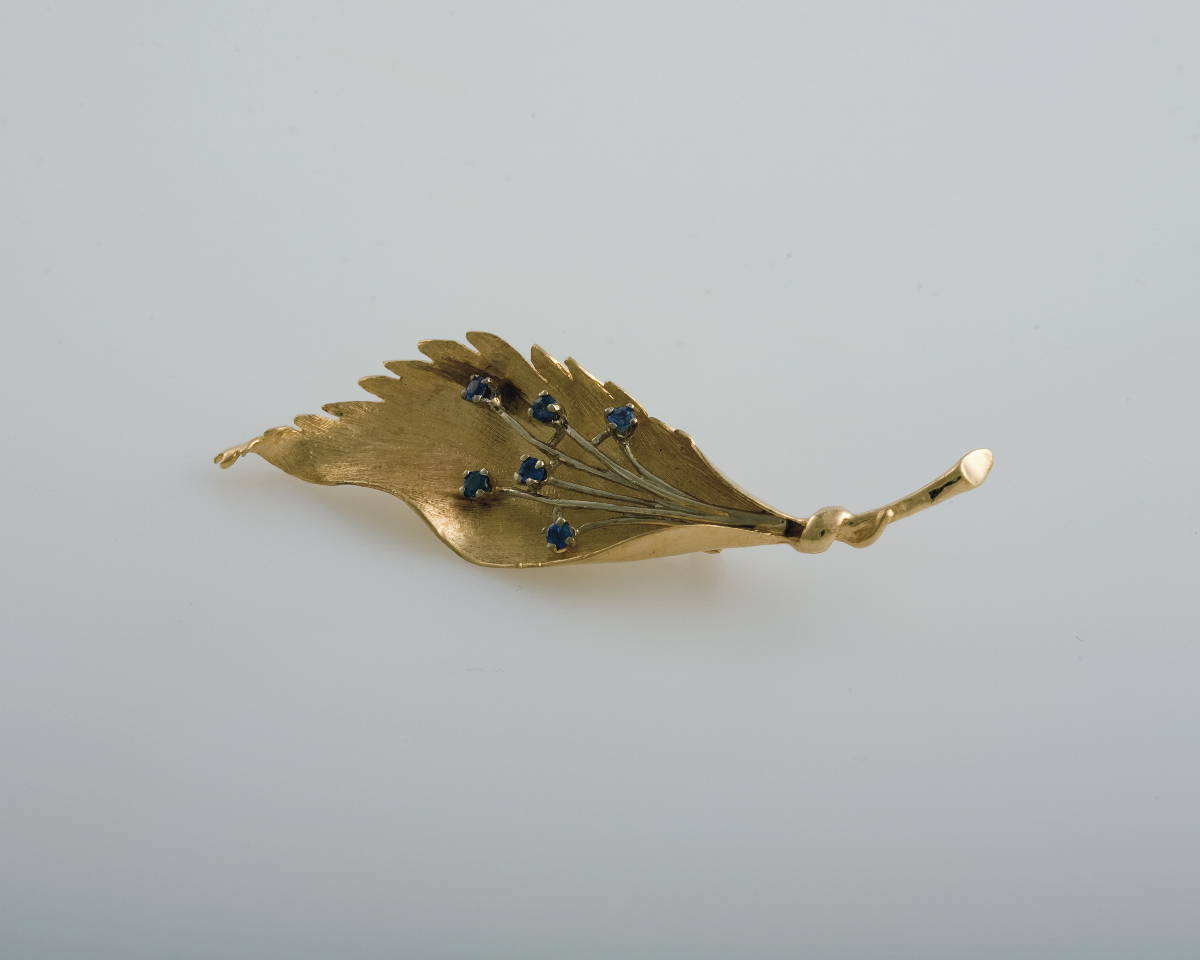 Appraisal: GOLD LEAF PIN WITH SAPPHIRE ACCENTS kt gold Together with