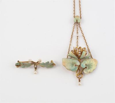 Appraisal: An Art Nouveau gold waterlilly pendant decorated with shaded enamel