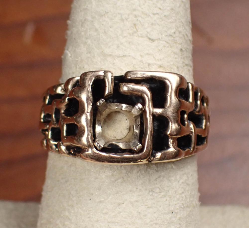 Appraisal: MAN'S VINTAGE YELLOW GOLD RING SETTING the k yellow gold