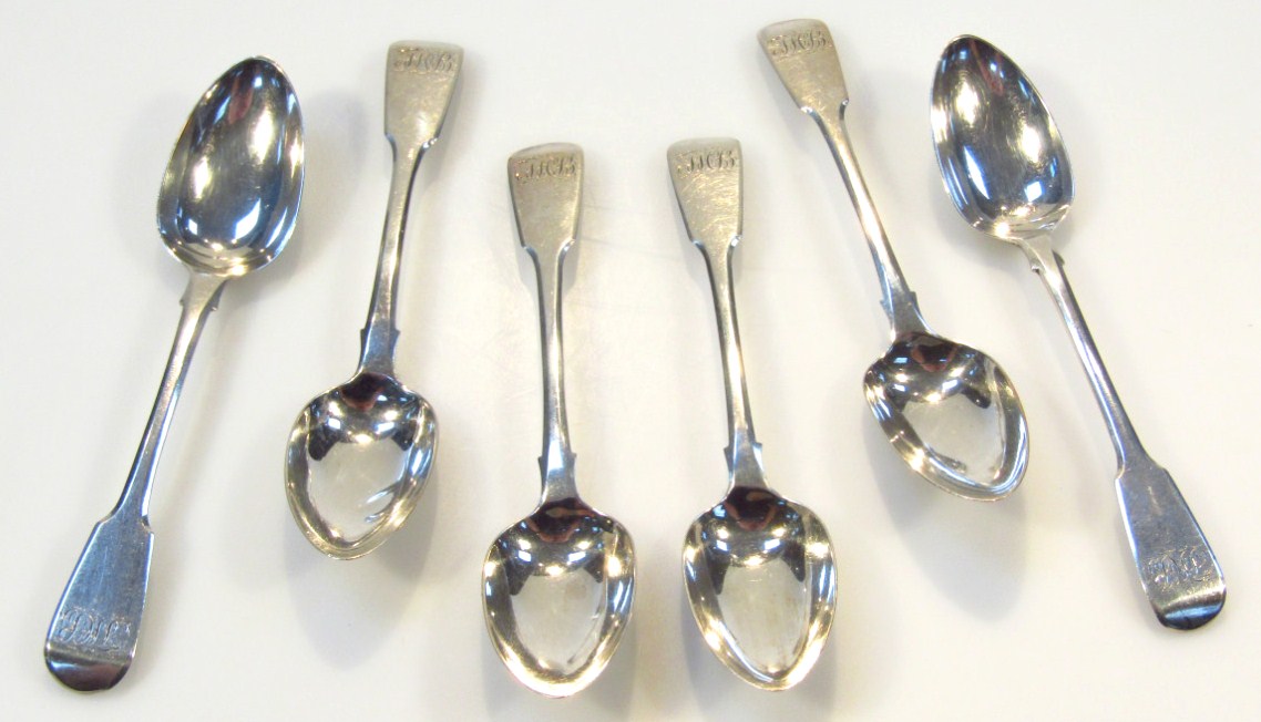 Appraisal: A set of six George V silver teaspoons Fiddle Back