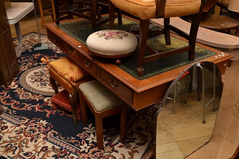 Appraisal: A REGENCY STYLE DESK WITH LEATHER INSET TOP