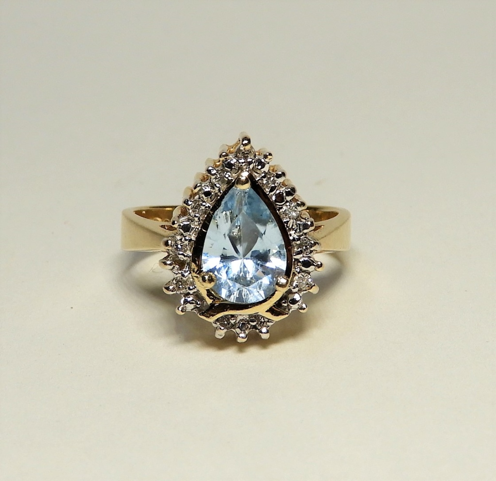 Appraisal: KT GOLD BLUE TOPAZ DIAMOND COCKTAIL RING th CenturyPear shaped